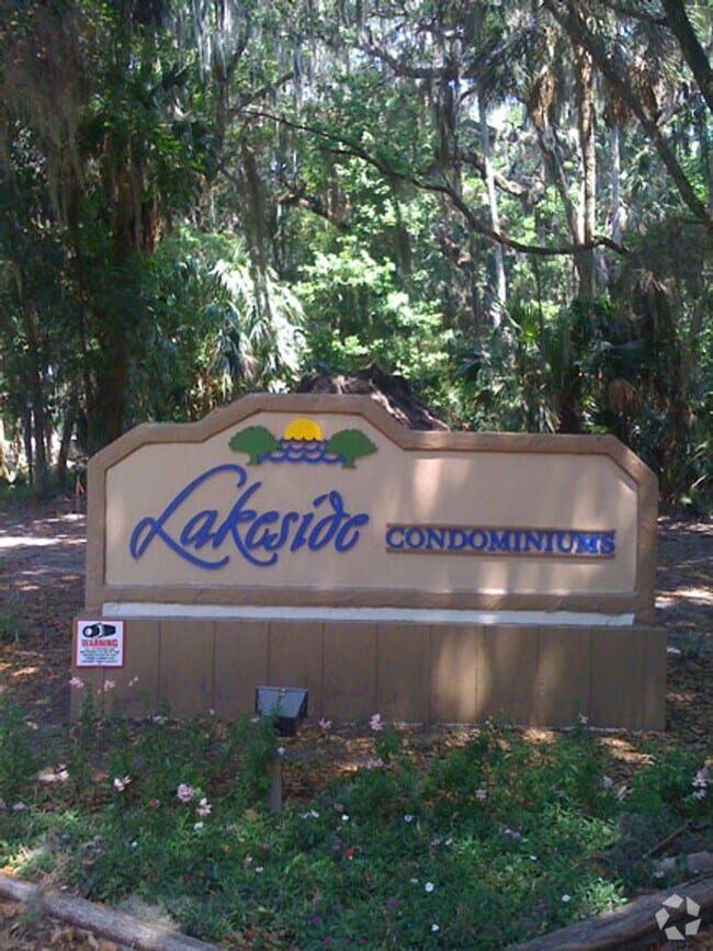 Building Photo - Top-Floor 2 Bed / 2 Bath Condo in Sought-A...