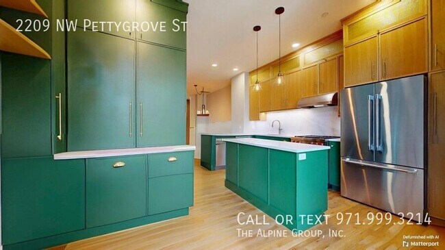 Building Photo - 2209 NW Pettygrove St