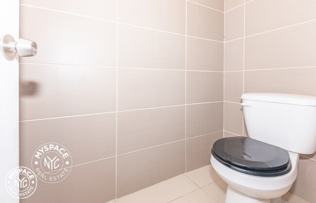 Building Photo - 1375 Greene Ave