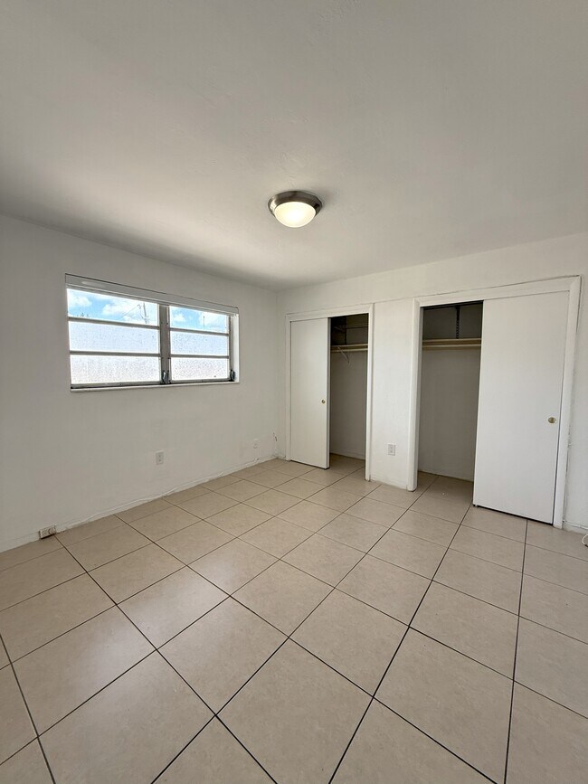 Bedroom - 5165 W Flagler St