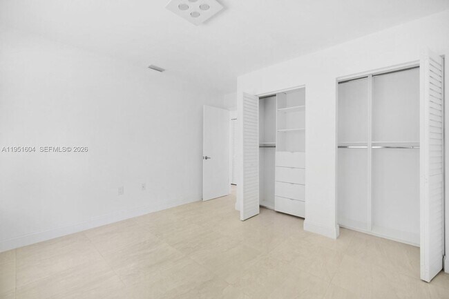 Building Photo - 2045 SW 125th Ct