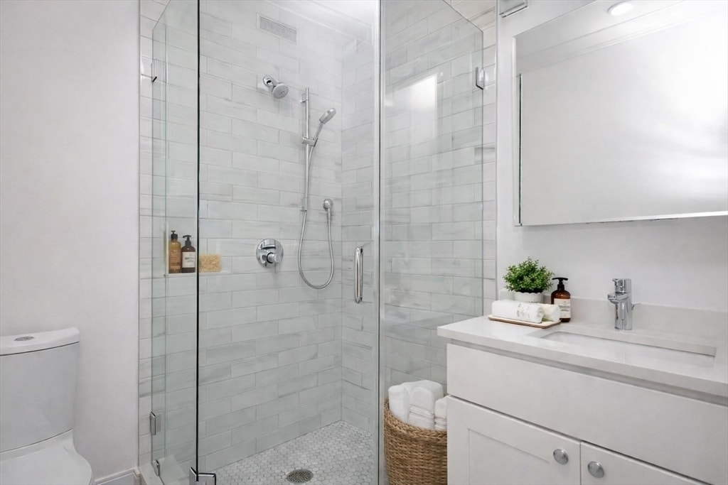 Building Photo - 68 Day St