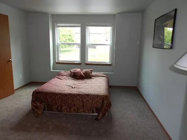 Building Photo - 3bd 2 1/2ba Home With garage