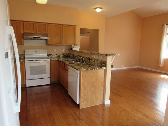 Building Photo - Superb  updated 5 bedroom, 4 bathroom home...