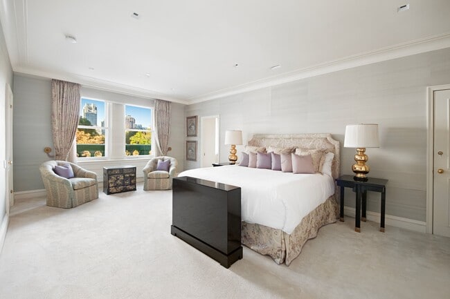 Building Photo - 781 5th Ave