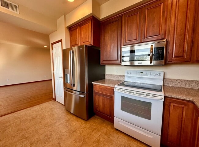Building Photo - 1850 SW Scenic Heights St