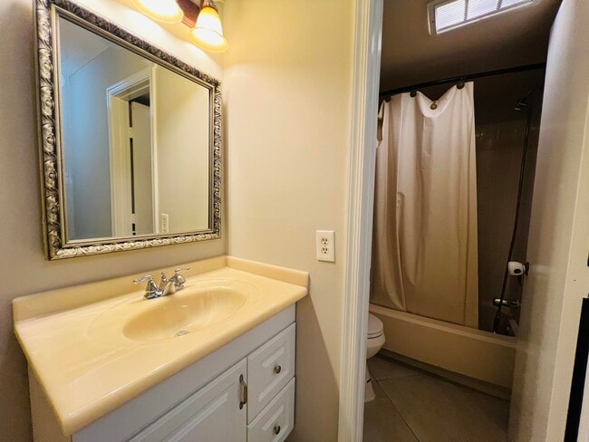 Building Photo - 9875 Pineapple Tree Dr