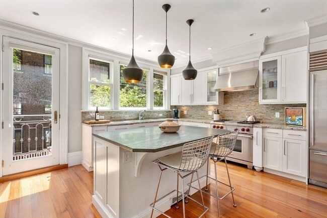 Building Photo - 48 Appleton St