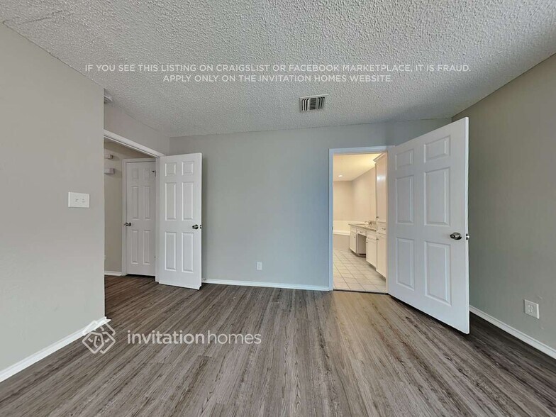 Building Photo - 1001 Apache Oaks Dr