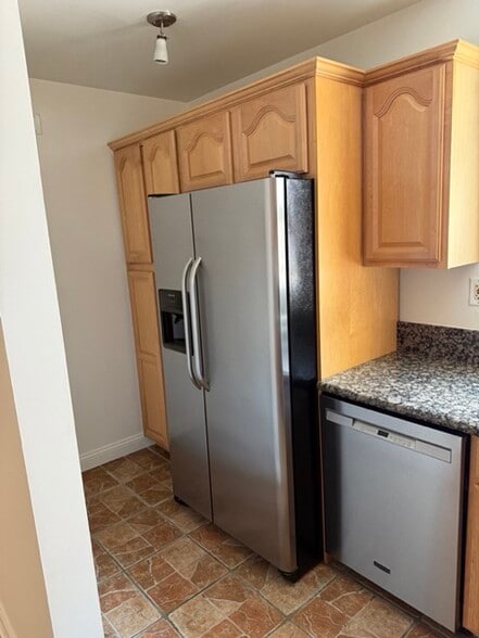 Building Photo - 729 N Harper Ave