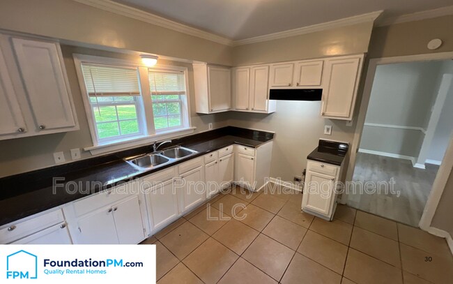 Building Photo - 1847 Driftwood Ave