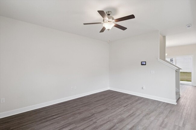 Building Photo - $500 RENT CREDIT | AVAILABLE NOW! (Small Pets Only)