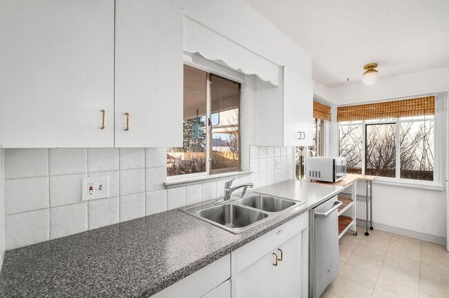 Building Photo - 2921 S Adams St