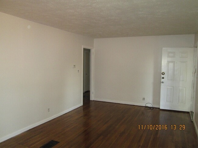 Building Photo - 2980 Wanda Cir SW