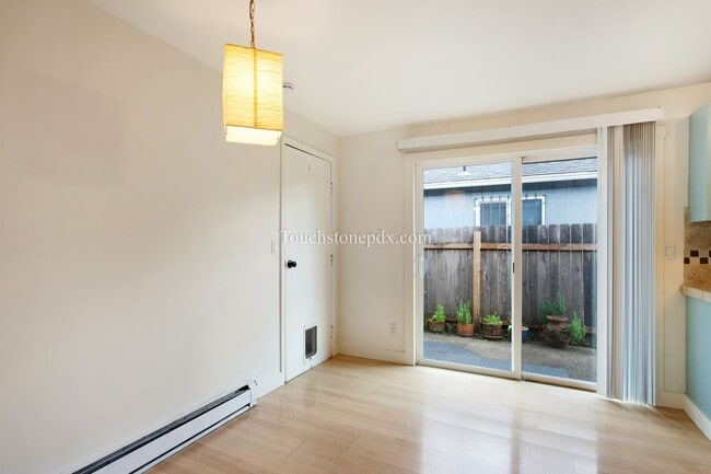 Building Photo - Quaint 3BD/1BA Home Near Mt. Tabor