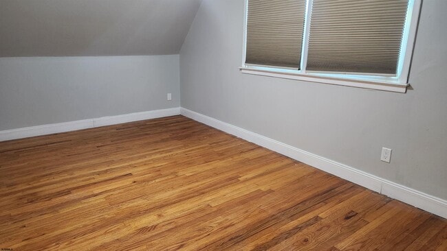 Building Photo - 135 E Revere Ave