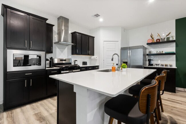 Building Photo - 3002 Crown Gate Dr