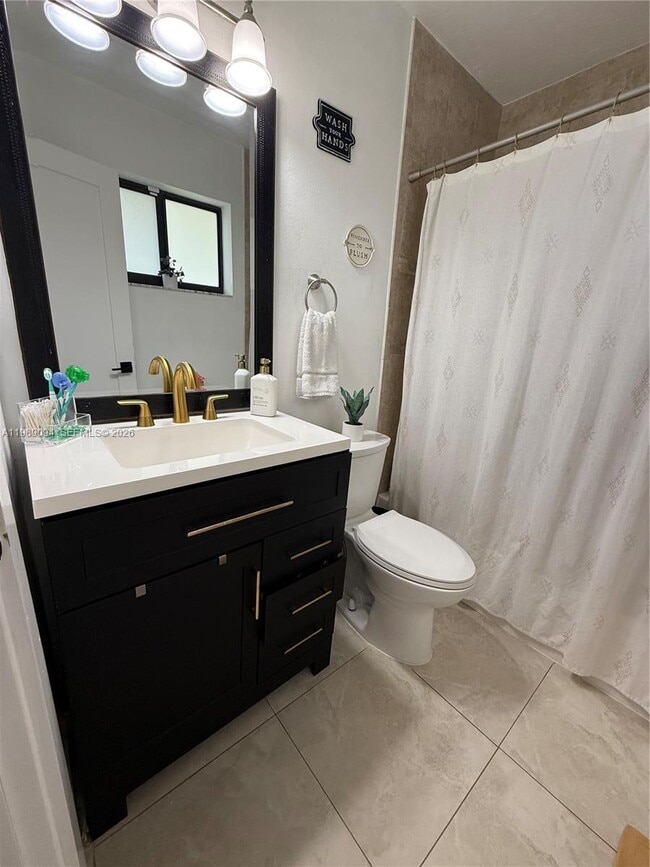 Building Photo - 9495 Dominican Dr