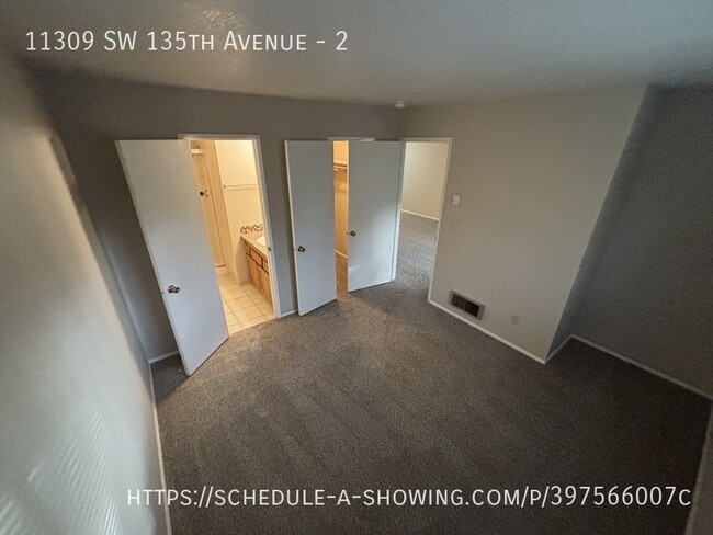 Building Photo - 3 BD 2BA 1100 sq ft w/ GARAGE, W/D hk up, ...