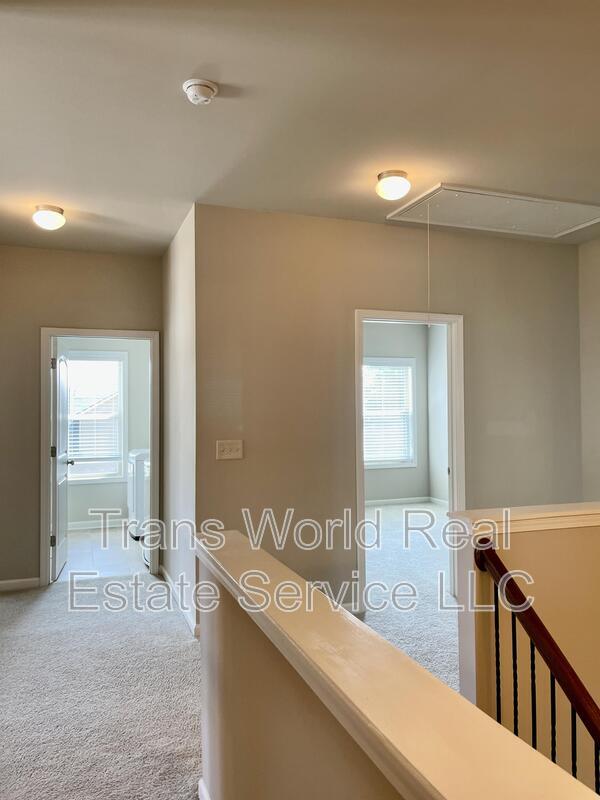 Building Photo - 7531 Silk Tree Pointe