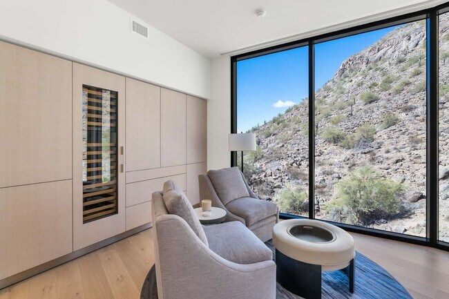 Building Photo - 5000 N Camelback Rdg Dr
