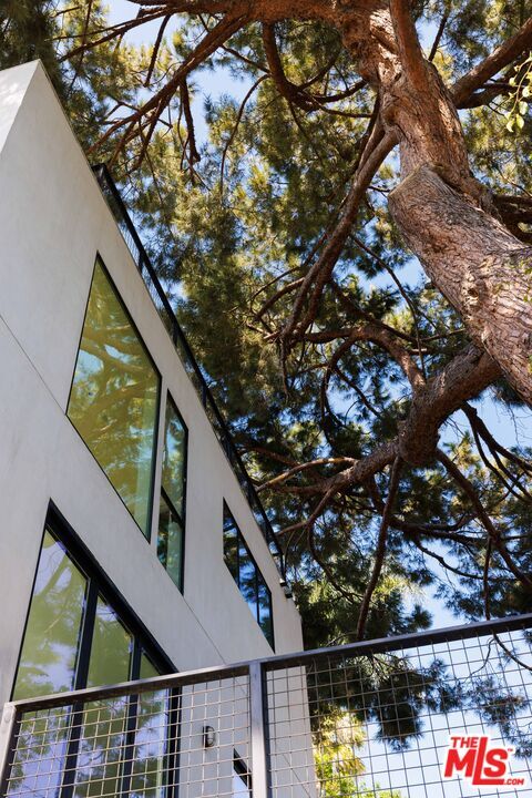 Building Photo - 1628 1/2 Micheltorena St