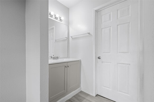 Building Photo - 8703 Victorian Village Dr