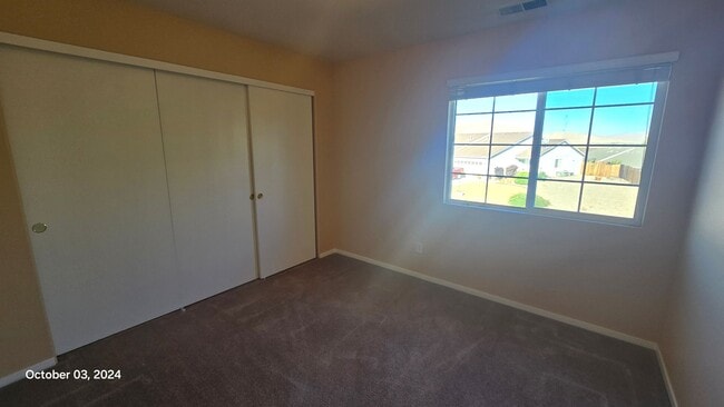 Building Photo - Spacious Two Story Townhome on Golf Course