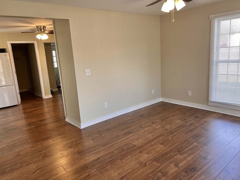 Building Photo - 1936 N Dixie Ave