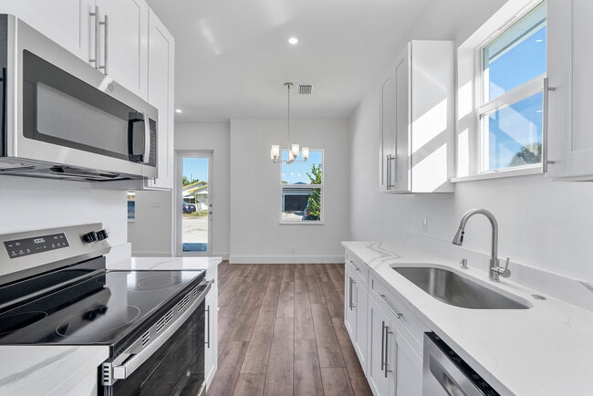 Building Photo - 1579 W 16th St