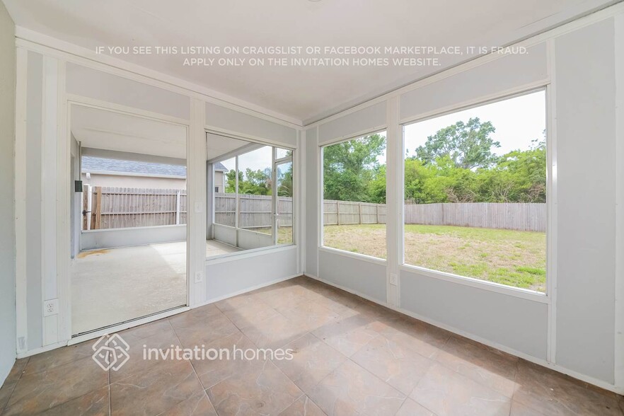 Building Photo - 4526 Sanibel Way