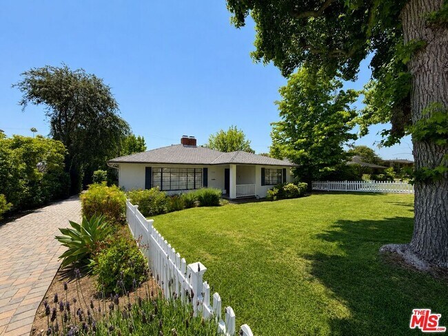 Building Photo - 1796 E Mendocino St