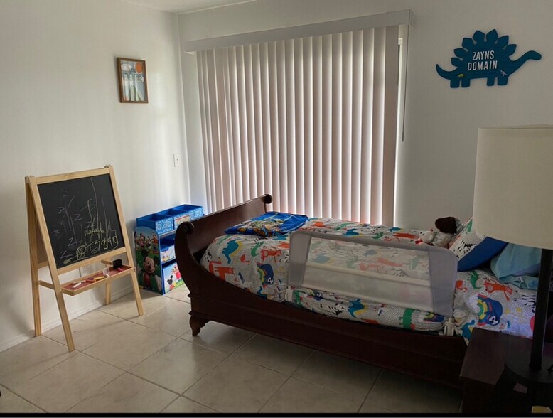 Building Photo - 9727 Hammocks Blvd