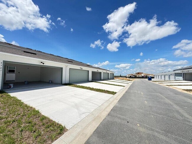 Building Photo - 4561 ORCHARD VIEW Aly