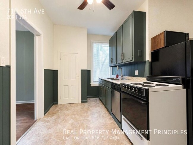 Building Photo - 710 6th Ave
