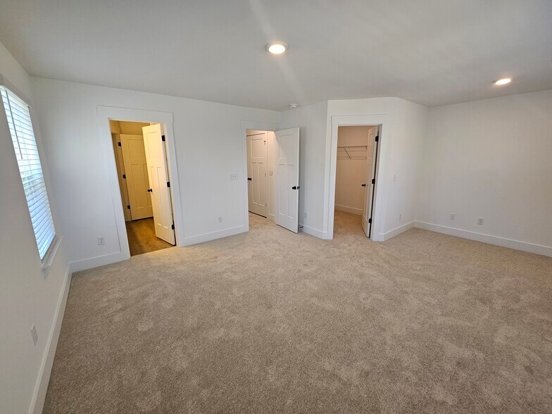 Building Photo - 31 Moon Haven Way