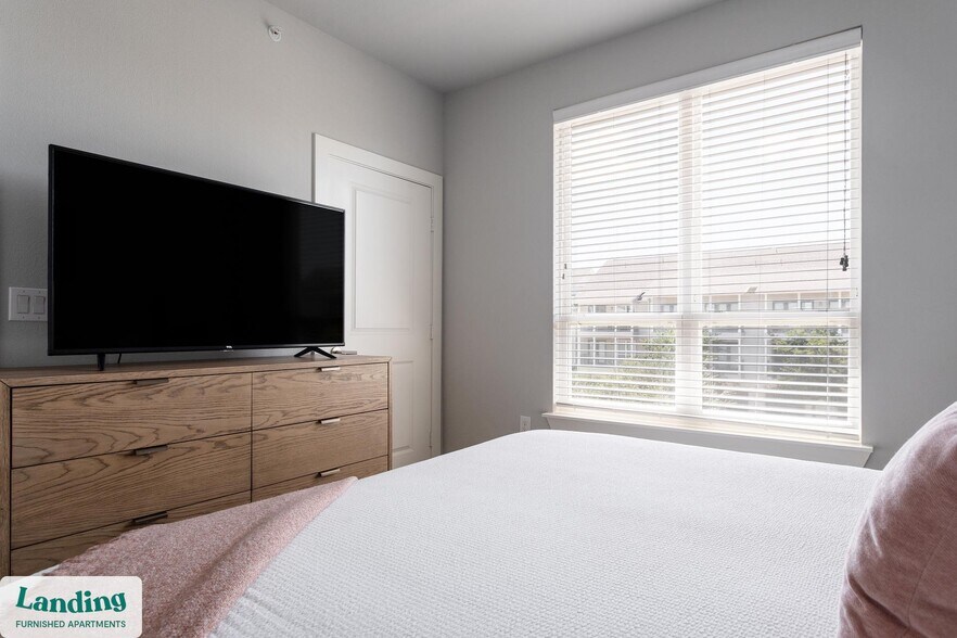 Building Photo - 4300 Cromwell Dr