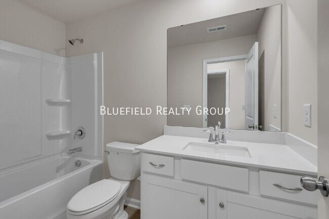 Building Photo - 808 Harper St
