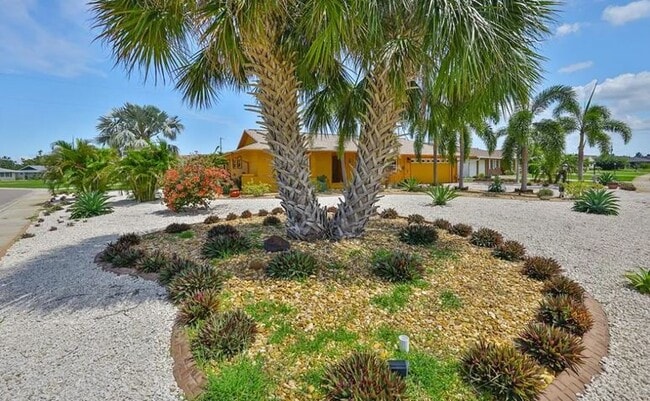 Building Photo - 1801 El Rio Dr
