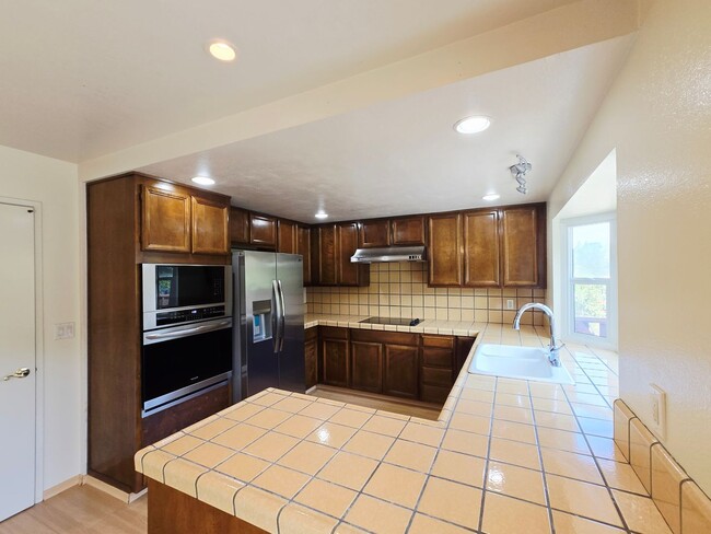 Building Photo - Tri-level Single Family Home