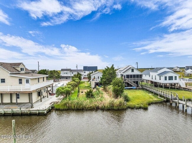Building Photo - 392 Dock Rd