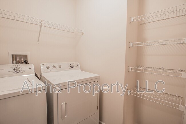 Building Photo - 406 Christiane Way