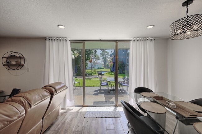 Building Photo - 12500 Melville Dr