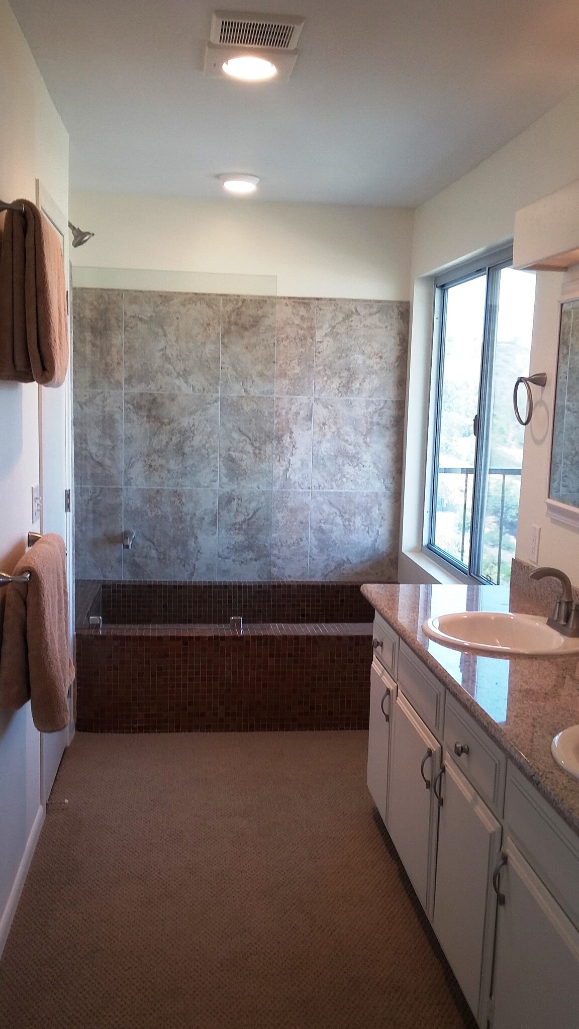 Master Bath - 5681 Desert View Dr