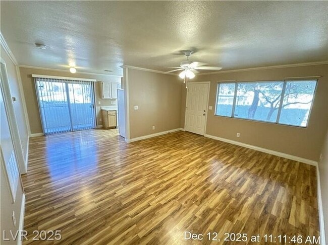 Building Photo - COZY 1ST FLOOR UNIT TUCKED AWAY IN THE OLD HENDERSON AREA!!