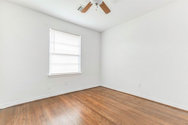 Building Photo - 230 Bizerte St