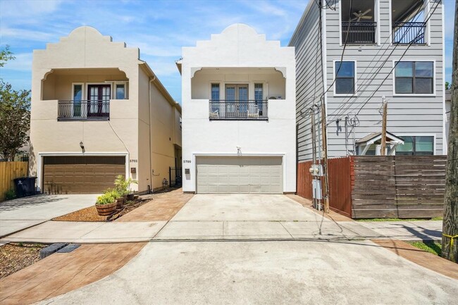 Building Photo - 5700 Darling St