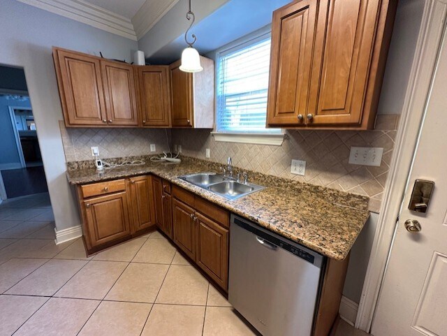 Kitchen - 1023 General Taylor