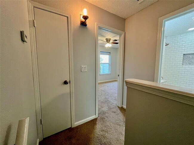 Building Photo - 122 Hillside Dr