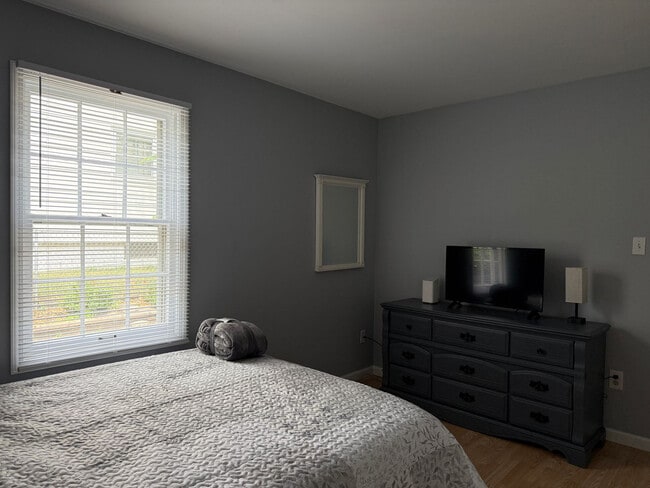 Building Photo - 501 N Dickson St